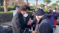 الفنان المصري خالد النبوي يمنع فنانا من حضور جنازة عزت العلايلي (فيديو)